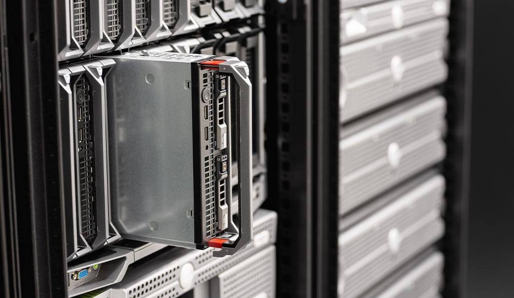 blade-server-in-san-at-datacenter-2022-10-07-03-38-44-utc